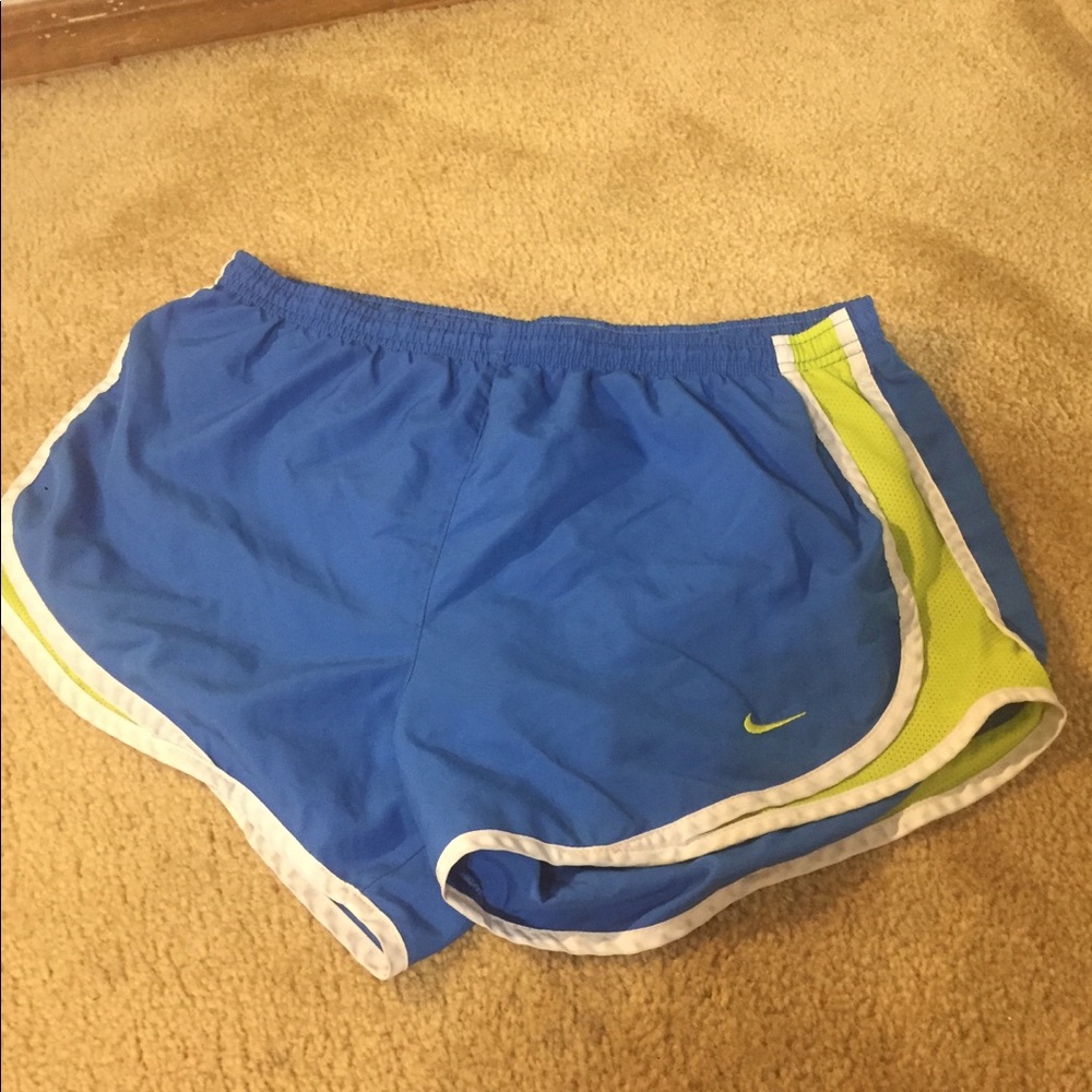 Size medium Nike shorts
